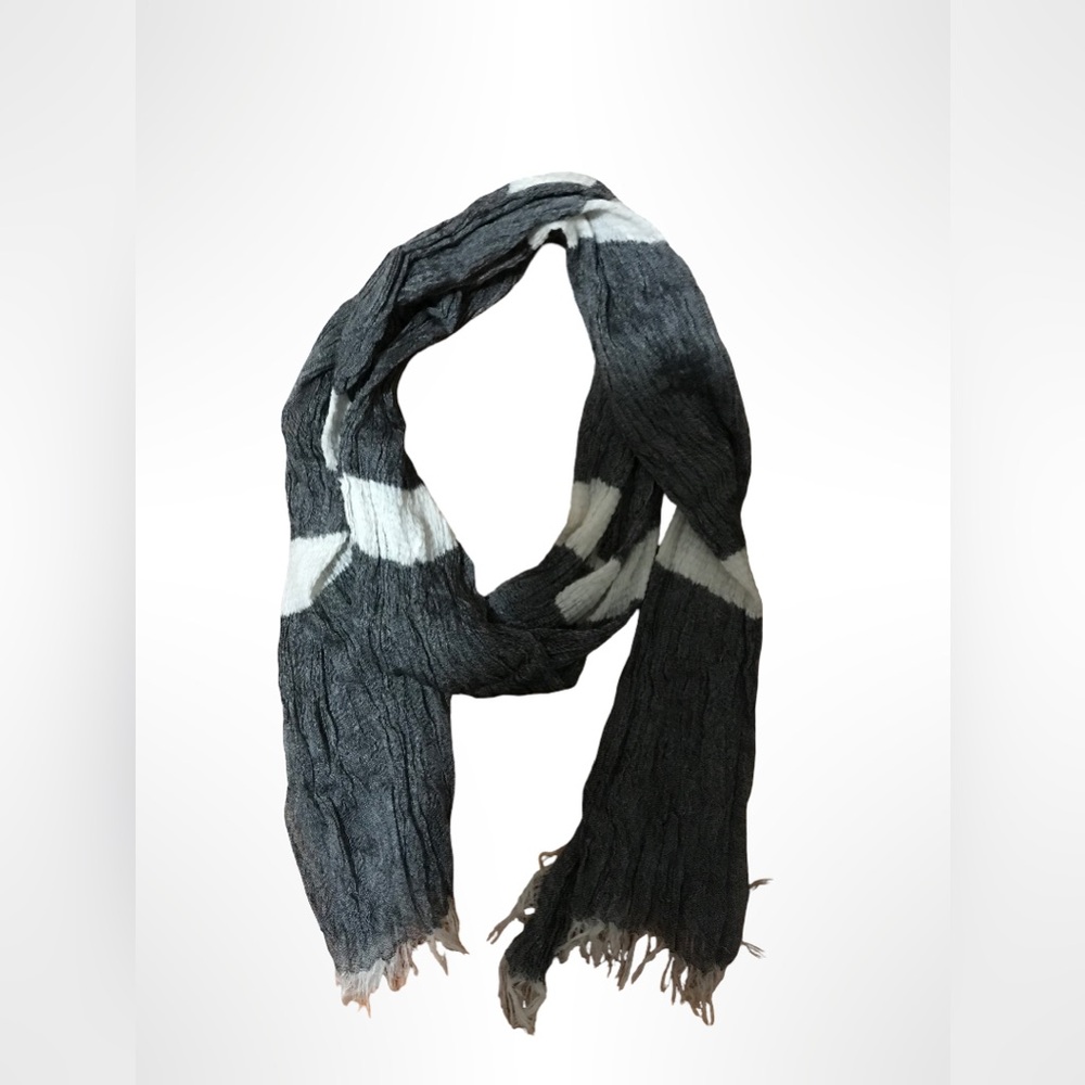 NWOT Women’s Charcoal and Ivory Scarf